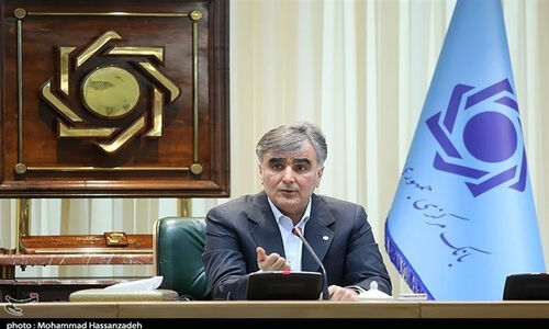 فرزین: عرضه ارز در بازار تقویت می‌شود/ توافق جدید بانک مرکزی با پتروشیمی‌ها و فولادی‌ها