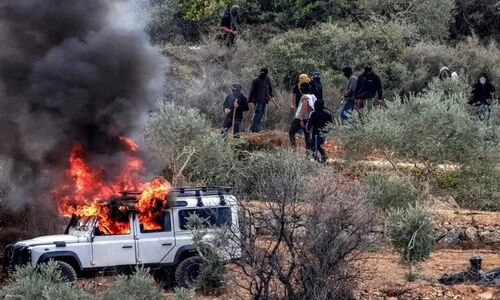 ضرب و شتم و ربودن یک کشاورز فلسطینی به دست شهرک نشینان مسلح+فیلم