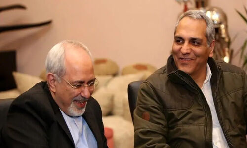 فیلم / شوخی مهران مدیری با جواد ظریف: موبایلتون رو بدید من جواب میدم؛ /  ظریف: پس جواب دبیر کل سازمان ملل را هم خودت بده! …
