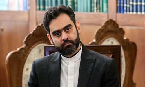 پاسخ داغ خراسان به نماینده تندرو: نام سردار سلیمانی را که می‌کشید، سیره اخلاقی‌اش را هم رعایت کنید!