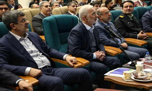 وزیر کشور در یزد ۱۲ نیروگاه خورشیدی را افتتاح کرد؛ جهش بزرگ در انرژی پاک ایران