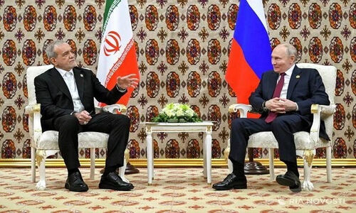 پوتین در دیدار با پزشکیان: سلام گرم من را به رهبر معظم برسانید و حمایت قوی روسیه از ایران را اعلام کرد