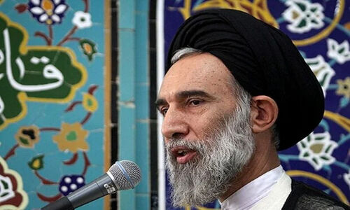 امام‌جمعه موقت اصفهان: علم و تبیین، سلاح قدرتمند مقاومت در برابر دشمن است
