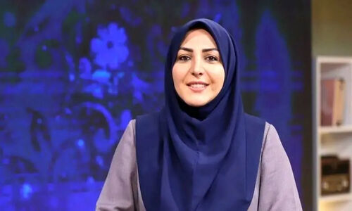مدل های مانتوی مزونی شیک و سنگین و رنگین المیرا شریفی مقدم در ویژه برنامه یلدایی تلویزیون / مجری محبوب تلویزیون، نماد بانوان باوقار ایرانی