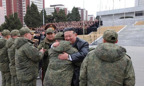 کیم جونگ اون قهرمانان جنگ اوکراین را با افتخار ملی تجلیل کرد!