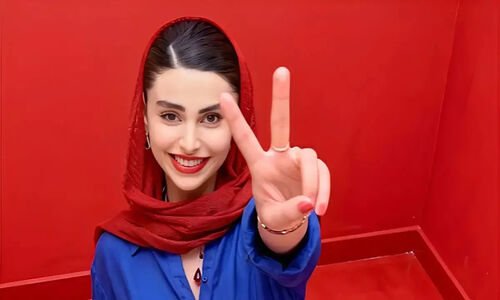 لاله مرزبان با استایل سرخابی و بوت‌های بلند در فوتوشوتی متفاوت! عکس‌ها را ببینید