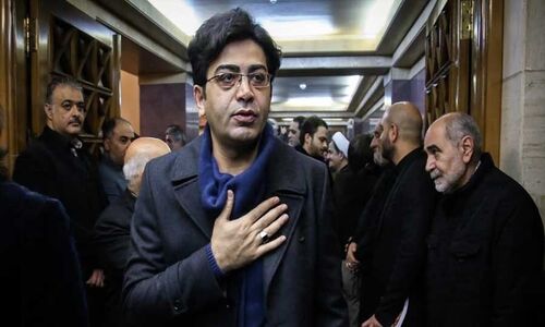 هنرمندانی که در مراسم ختم مادر فرزاد حسنی حاضر شدند؛ حضور فریبا کوثری، المیرا شریفی‌مقدم و همسرش، جوانه دلشاد، مهدی یغمایی و…+فیلم