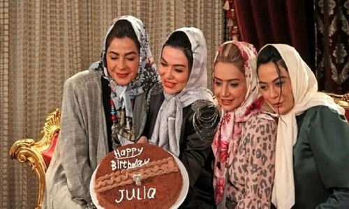 تیپ نوستالژیک و استایل خیره‌کننده بازیگران زن در میهمانی شام ایرانی مونا فرجاد؛ حرکات موزون خاطره‌انگیز را از دست ندهید!