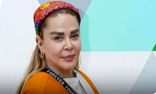 نگاهی به دکوراسیون پرانرژی و متفاوت خانه بهاره رهنما؛ ترکیبی از هنر و رنگ‌های زنده