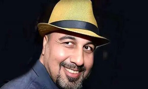 سفر به گذشته با رضا عطاران؛ سیگار کشیدن بازیگر محبوب در پشت‌صحنه «متهم گریخت» ۱۳۸۴