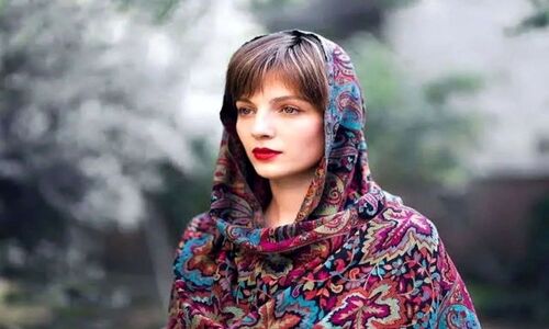 عکس هالیوودی و چشم خیره کن از شیرین سریال تاسیان / هرکی ندونه نمیفهمه این خانم بازیگر ایرانیه!