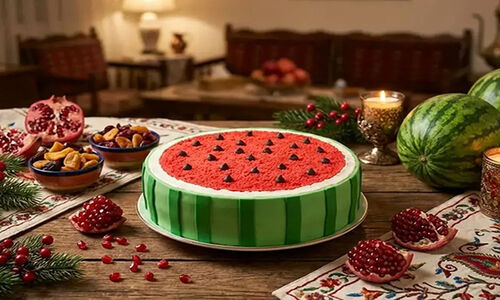راز کیک هندوانه‌ای یلدا که با قابلمه و بدون فر درست می‌شود!
