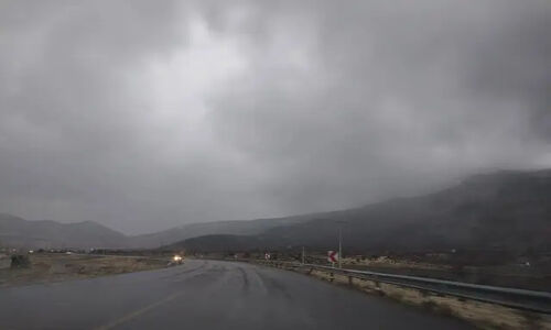 بارش شدید برف و باران در ۷ محور حیاتی فارس؛ رانندگان مراقب باشند!