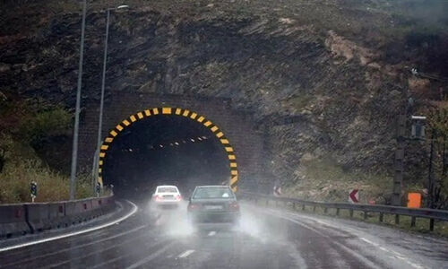 کرمان در بارش‌های اخیر بدون هیچ مانعی؛ همه راه‌ها باز و تردد روان!