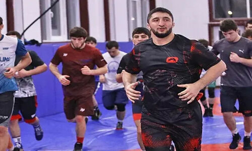 عبدالرشید سعداله‌یف، تانک روسی کشتی، چگونه برای جهانی 2026 آماده می‌شود؟