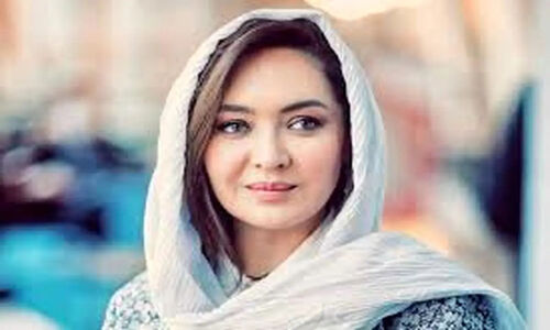 واکنش تند نیکی کریمی به دستکاری عکس جوانی‌اش در فیلم کلاسیک «سارا»!
