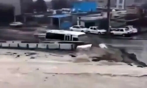 بارش شدید در بندرعباس؛ شهر زیر آب رفت!