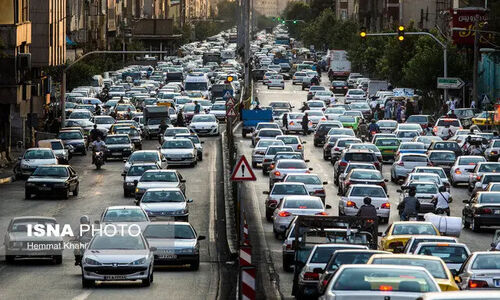 یزدی‌ها روزانه ۱۷ دقیقه در ترافیک گرفتارند؛ آیا جایگاه شارژ خودروهای برقی راه‌گشا می‌شود؟
