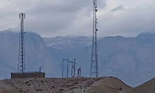 بارش برف نادر در ارتفاعات سیاهو هرمزگان؛ طبیعت جنوب ایران سفیدپوش شد!