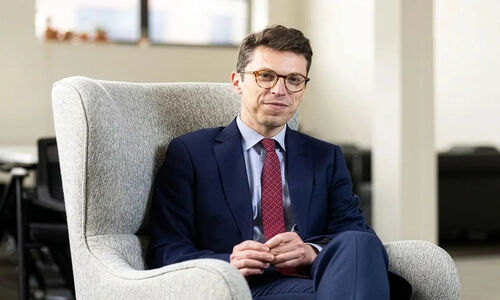 قتل مرموز پروفسور برجسته MIT در خانه‌اش؛ راز تیراندازی در بروکلاین چیست؟