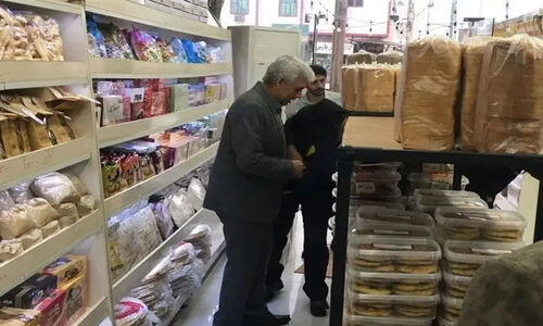 گشت مشترک نظارتی در بوشهر بازار آجیل و شیرینی را زیر ذره‌بین برد!