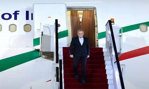 رئیس‌جمهور پزشکیان پس از افتتاح طرح‌های مهم به تهران بازگشت