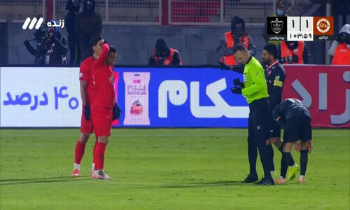 محمد نادری با کارت زرد دوم مقابل پرسپولیس از زمین اخراج شد!