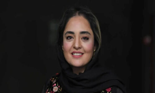 جشن تولدی متفاوت نرگس محمدی با حضور ستاره‌های سینما؛ راز لباس‌های شیک و کیک مجلل چیست؟