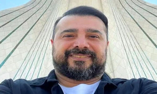 تیپ پاییزی و خاص سپید امیرسلیمانی و مونا کرمی در پشت صحنه نمایش که همه را متحیر کرد!