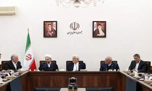عارف افشا کرد؛ دولت چگونه با همکاری قوا به جنگ اقتصادی پاسخ می‌دهد؟