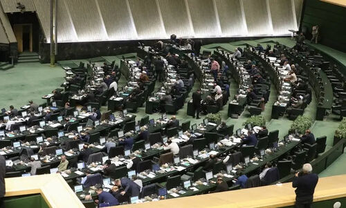۳۸ نماینده مجلس به رئیس‌جمهور تذکر دادند: اجرای فوری ساماندهی کارکنان دولت حیاتی است!