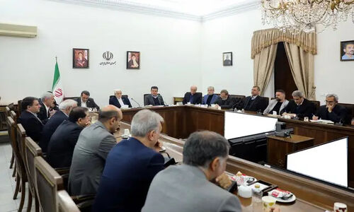 عارف با اعتماد به نفس: مشکلات اقتصادی به زودی ریشه‌کن می‌شوند!