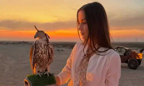آنا د آرامس با حجاب کامل در ابوظبی؛ استایل متفاوت و جذاب ستاره هالیوود