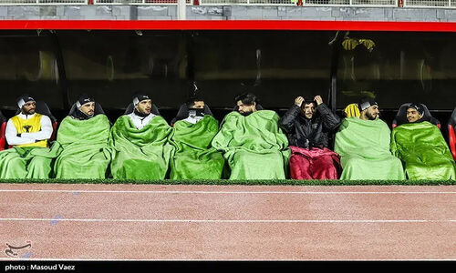 هواداران پرشور تراکتور در سرمای تبریز؛ بازیکنان الدحیل چگونه با سرما مقابله کردند؟