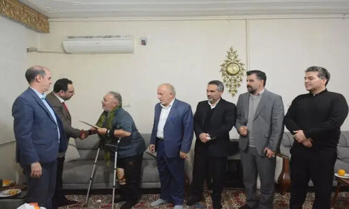 دیدار گرم مدیرکل بنیاد شهید لرستان با خانواده‌های شهدا؛ لحظاتی پر از احساس و احترام
