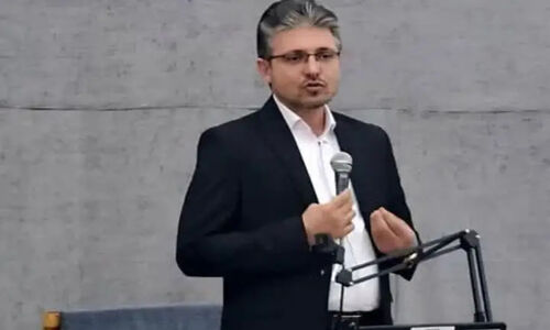 معاون فرماندار تنگستان: آیا خانواده‌ها مدیریت هوشمند فضای مجازی را جدی گرفته‌اند؟