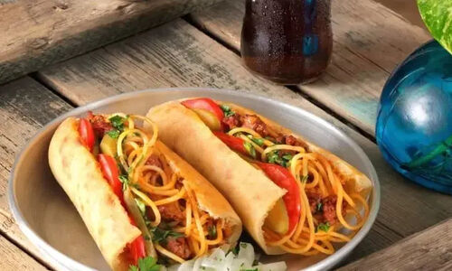 طرز تهیه ساندویچ ماکارونی؛ غذای محبوب دهه 60