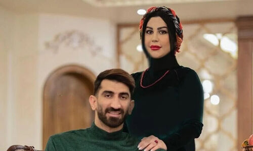 اکرم بانو با دیوان حافظ و انار در دست، تبریک ویژه یلدایی به سبک متفاوت همسر علیرضا بیرانوند!