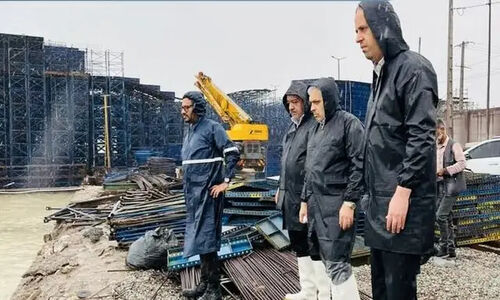 تأسیسات بندری در بارش‌های سیل‌آسا چگونه جان سالم به در بردند؟