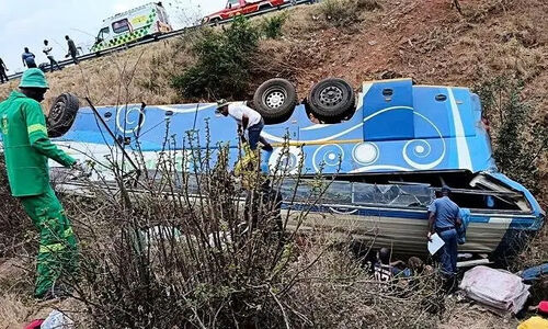 واژگونی وحشتناک اتوبوس در آفریقای جنوبی؛ ۳ کشته و ۷۰ زخمی در مسیر کیپ تاون به زیمبابوه