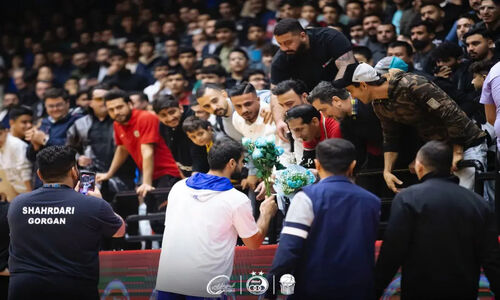 دسته‌گل آبی کاپیتان تیم ملی در گرگان واکنش‌های متفاوتی به دنبال داشت!