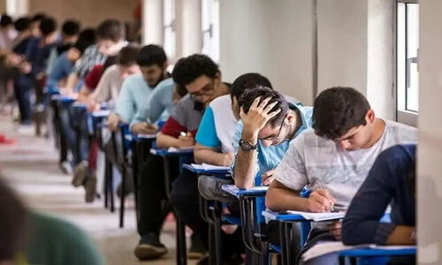 ممنوعیت برگزاری امتحانات در روزهای اعتکاف؛ آلودگی هوا هم نتوانست تعویق بیاورد!