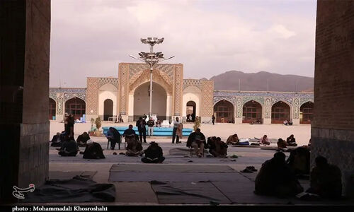 کرمان آماده میزبانی بیش از ۵۰۰ مسجد برای اعتکاف؛ سنتی که امسال پررنگ‌تر از همیشه برگزار می‌شود!