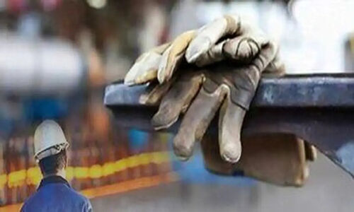 اعتراض ۱۷۱ نماینده مجلس: حقوق‌ها باید حداقل به اندازه تورم افزایش یابد!