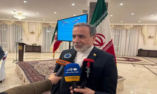 عراقچی: حمایت قوی از شرکت‌های فناور اصفهانی برای حضور در نمایشگاه‌های جهانی انرژی پاک