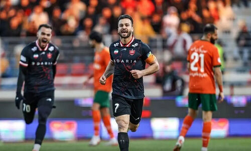 صدر جدول لیگ برتر فوتبال به رنگ سرخ درآمد؛ پرسپولیس، مس رفسنجان را شکست داد