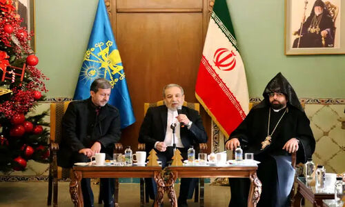 عراقچی: همزیستی آرام ارامنه و مسلمانان در ایران؛ الگویی بی‌نظیر برای جهان