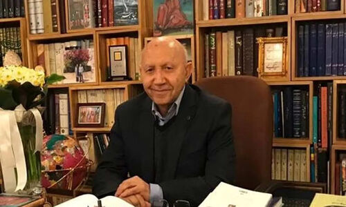 دکتر الهی قمشه‌ای از دل‌گرفتگی امروز مردم می‌گوید: چرا هیچ چیز شادی نمی‌آورد؟