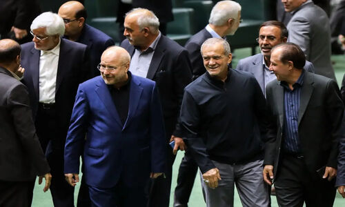 نگرانی مردم از تعطیلی دولت و مجلس؛ آیا کشور در آستانه بحرانی بزرگ‌تر است؟