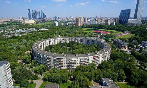 معماری شگفت‌انگیز مجتمع مسکونی دایره‌ای در مسکو که تاریخ را تغییر داد!